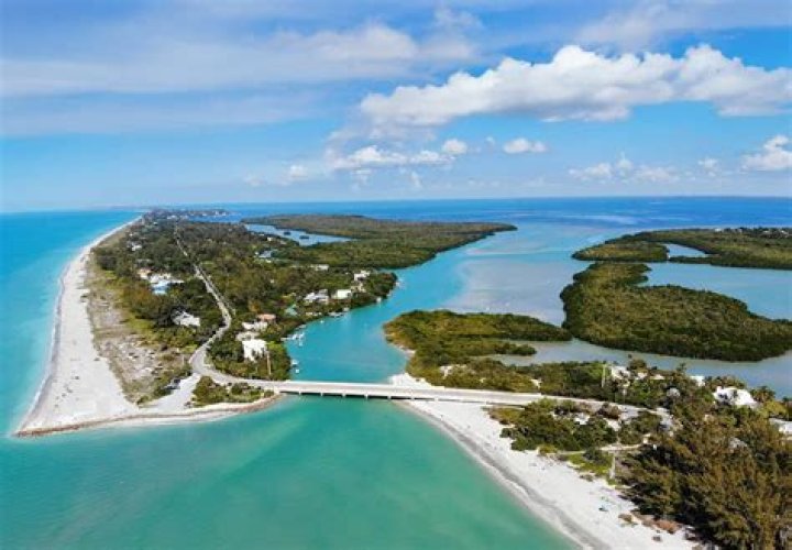 Are there police on North Captiva Island?