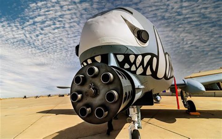 Can an A-10 dogfight?