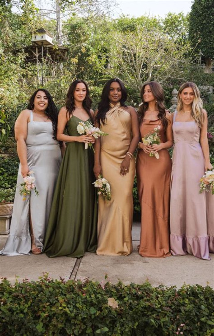 Can bridesmaid dresses be different colors?