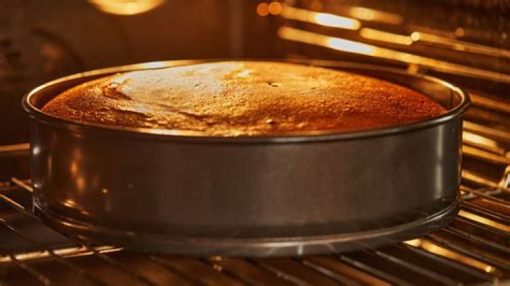 Can I put an undercooked cheesecake back in the oven?