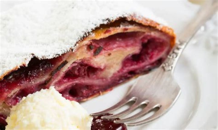 Can you freeze cherry strudel?