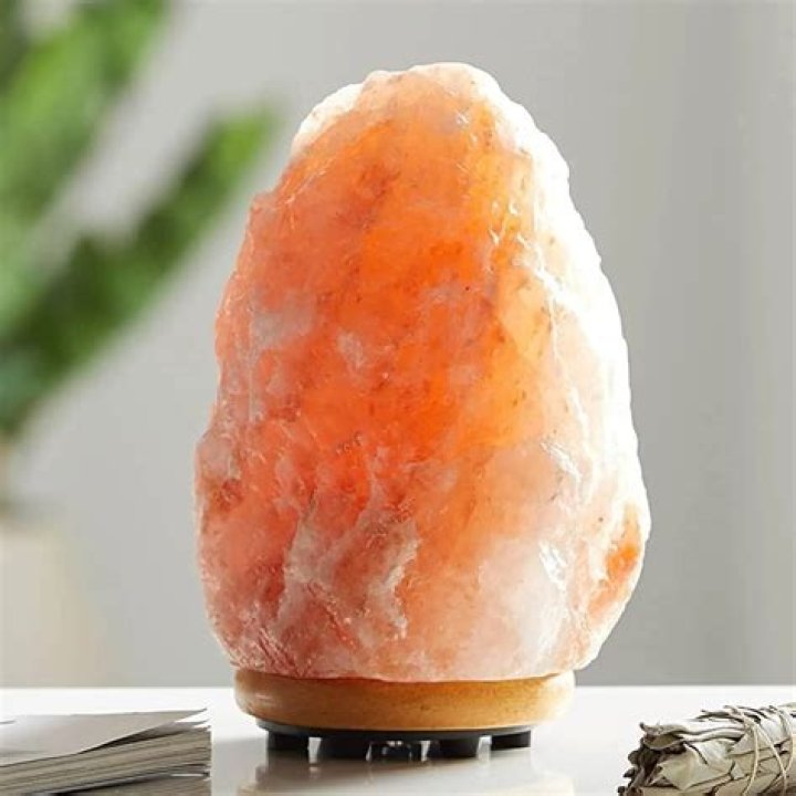 Can you leave Himalayan salt lamps on all the time?