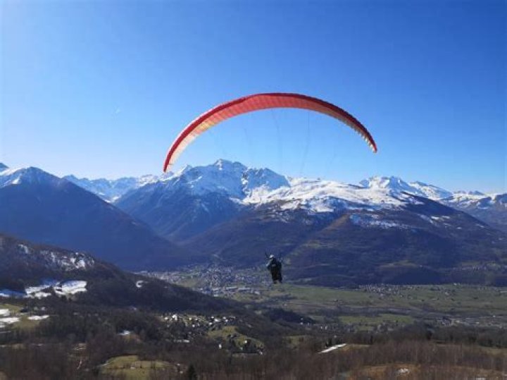 Can you paraglide tandem?