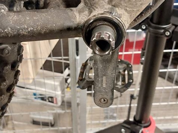 Can you service octalink bottom bracket?