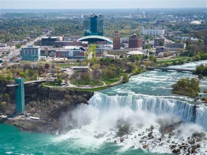 Can you tour Niagara Falls from New York?