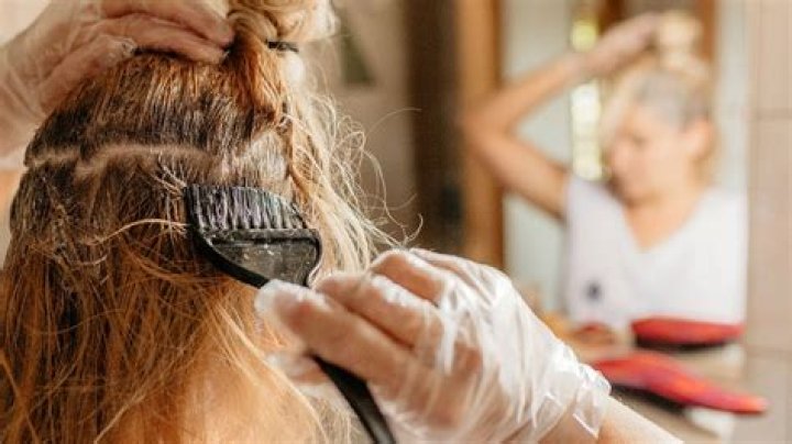 Come scurire i capelli biondi?