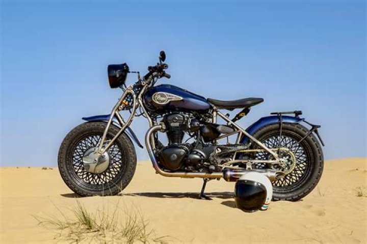 Did Charlie Hunnam really ride a motorcycle in Sons of Anarchy?