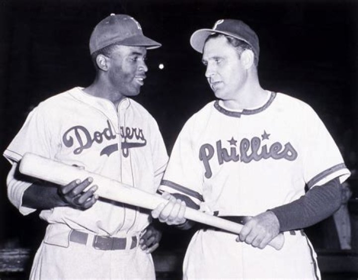 Did Jackie Robinson take a picture with Ben Chapman?