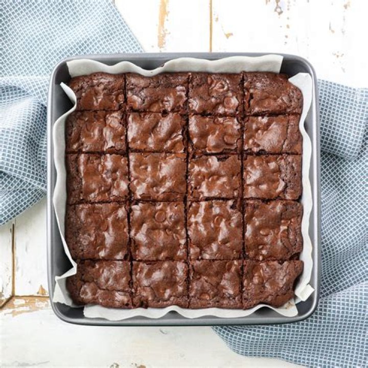 Do brownies have to contain chocolate?