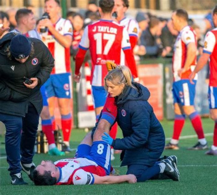 Do football teams have physiotherapists?