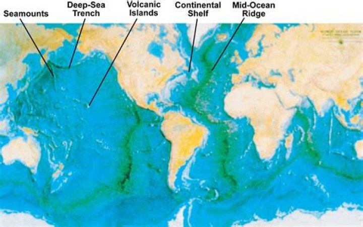 Do oceanic ridges have volcanoes?