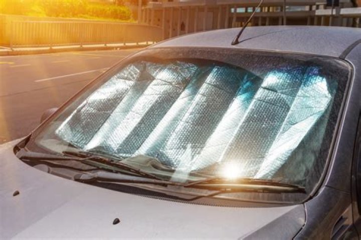 Do silver tarps reflect heat?