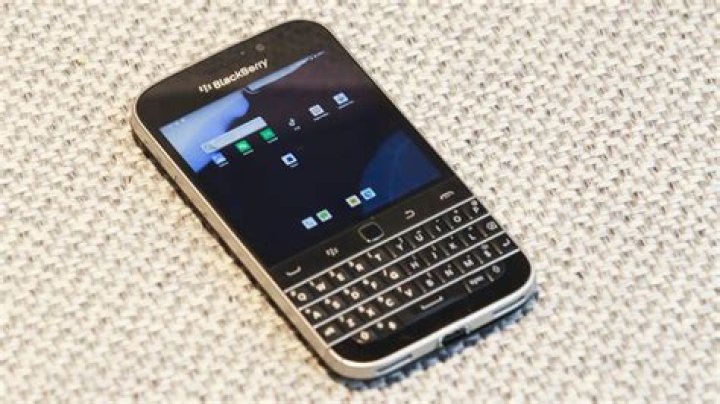 Does BlackBerry 9790 have hotspot?