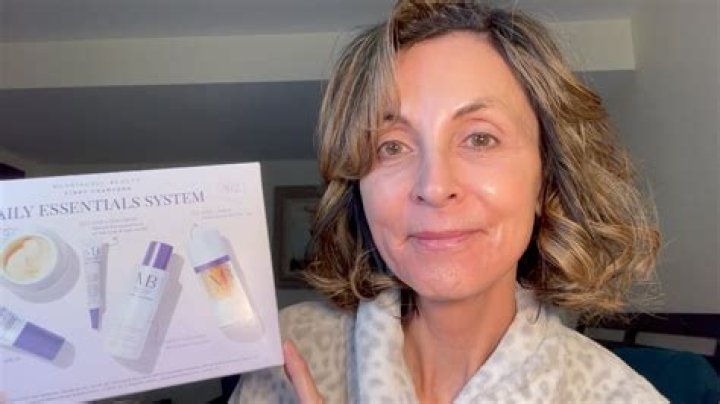 Does Cindy really use Meaningful Beauty?