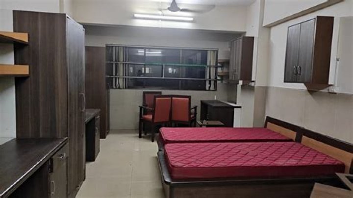 Does srinidhi College have hostel?
