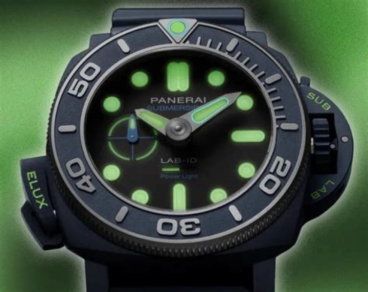 How can you tell a fake submersible Panerai?