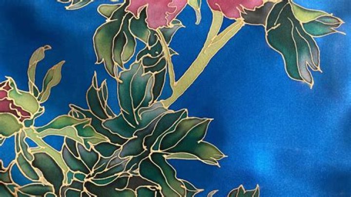 How did Chinese silk painting develop
