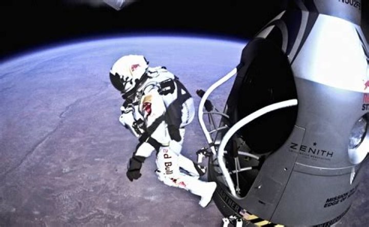 How did Felix Baumgartner survive?