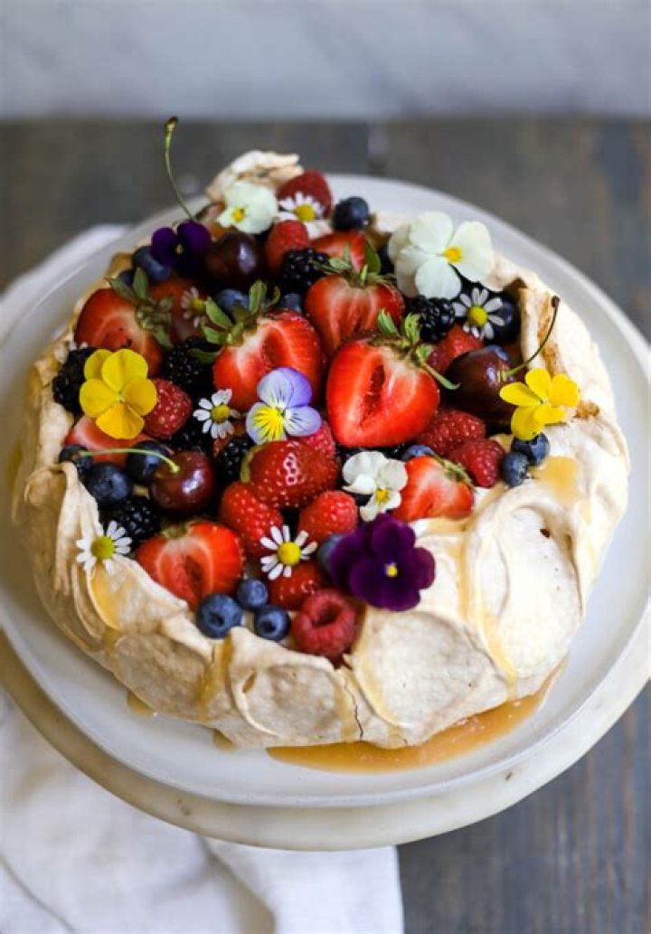 How did Pavlova dessert get its name?