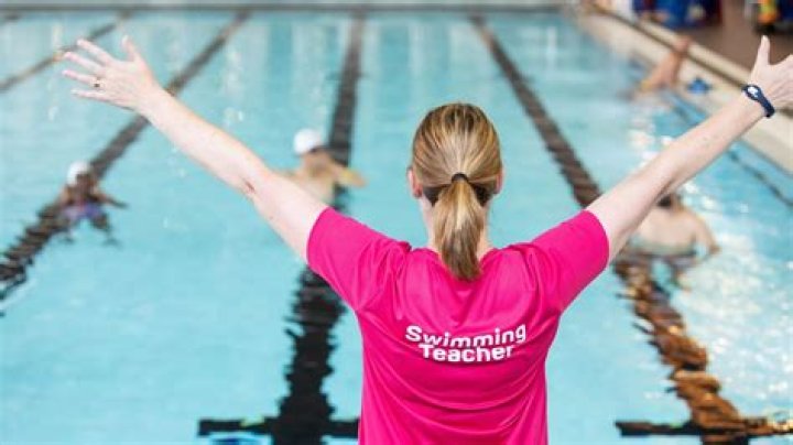 How do I become a swimming teacher in Scotland