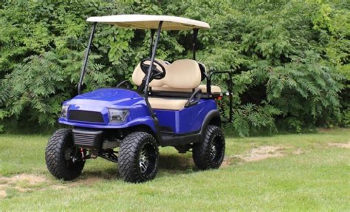 How do you adjust the governor on a Yamaha electric golf cart?