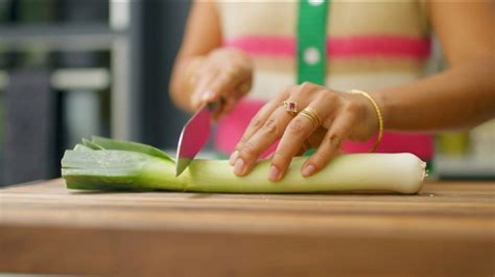 How do you cook leeks in boiling water?
