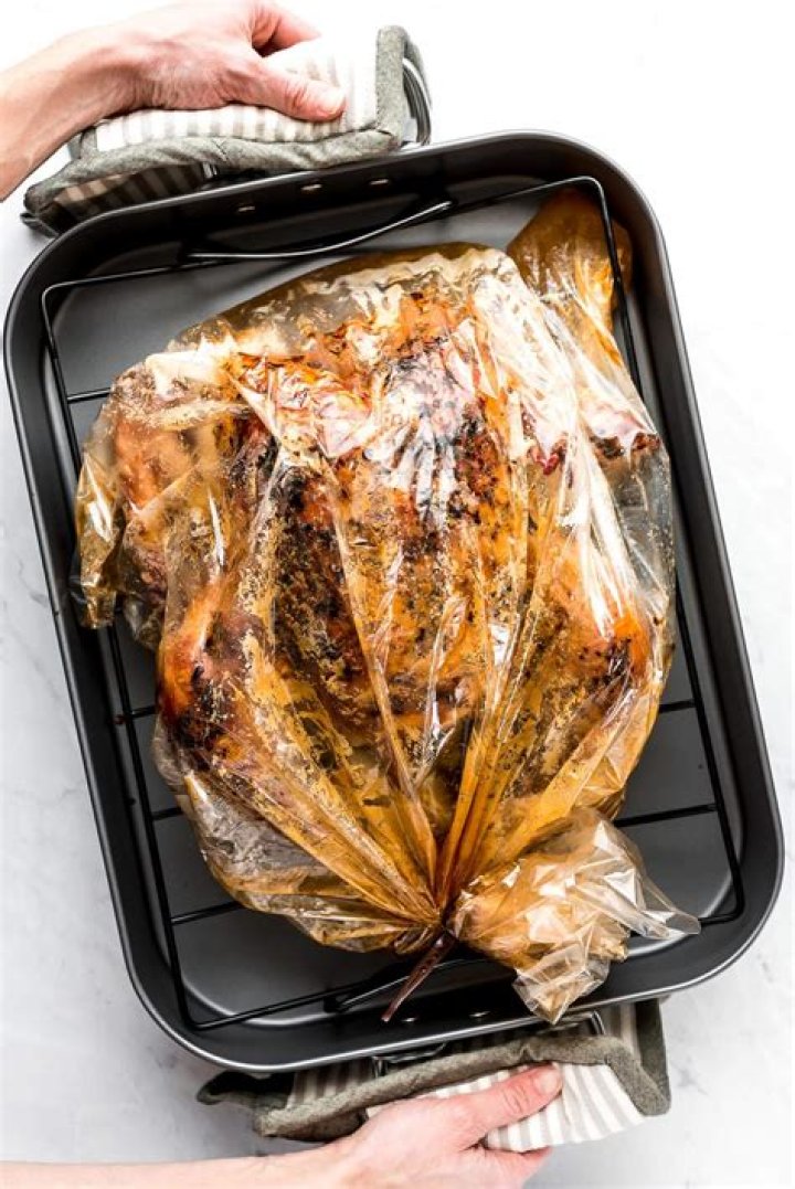 How do you cook meat in a roasting bag?