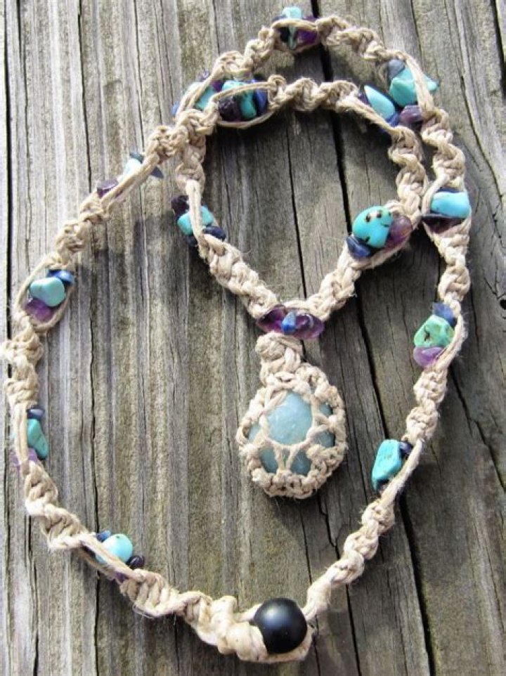 How do you finish a hemp necklace?