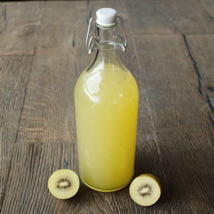How do you make homemade kiwi wine?