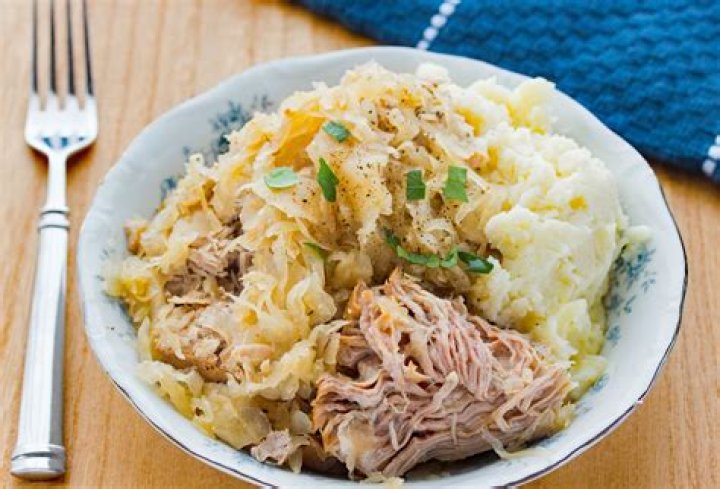 How do you make sauerkraut with pork roast?