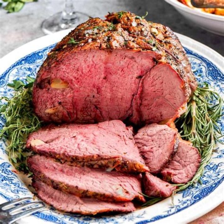 How long do you cook a beef roast that weighs 3 lb?
