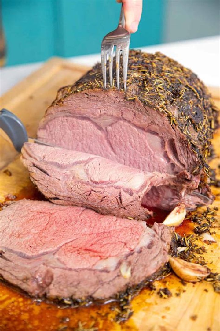 How long do you cook a prime rib roast in the oven?