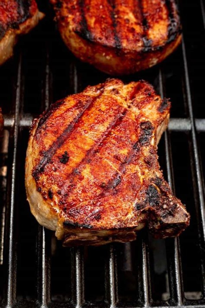 How long do you grill 1in pork chops?