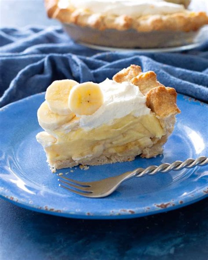 How long does a banana cream pie last in the fridge?