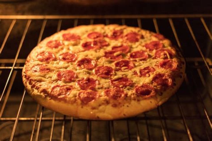 How long does a commercial pizza take to cook?