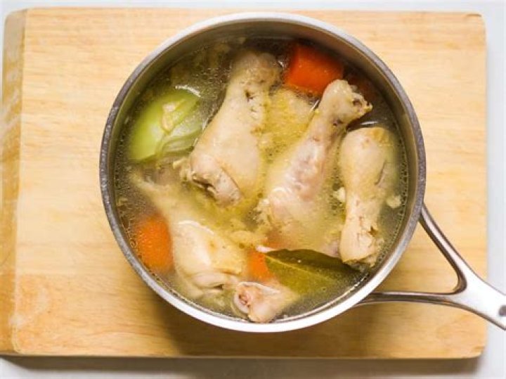 How long does it take to boil chicken for chicken broth?