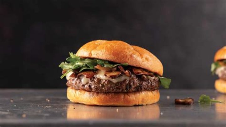 How long does it take to cook an 8 oz hamburger?