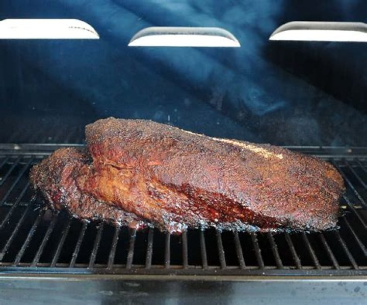 How long to cook a pound of beef brisket on a gas grill?