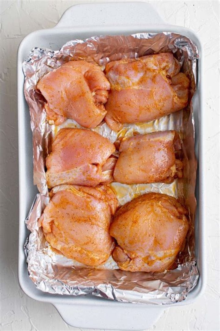 How long to cook skinless chicken thighs in oven?