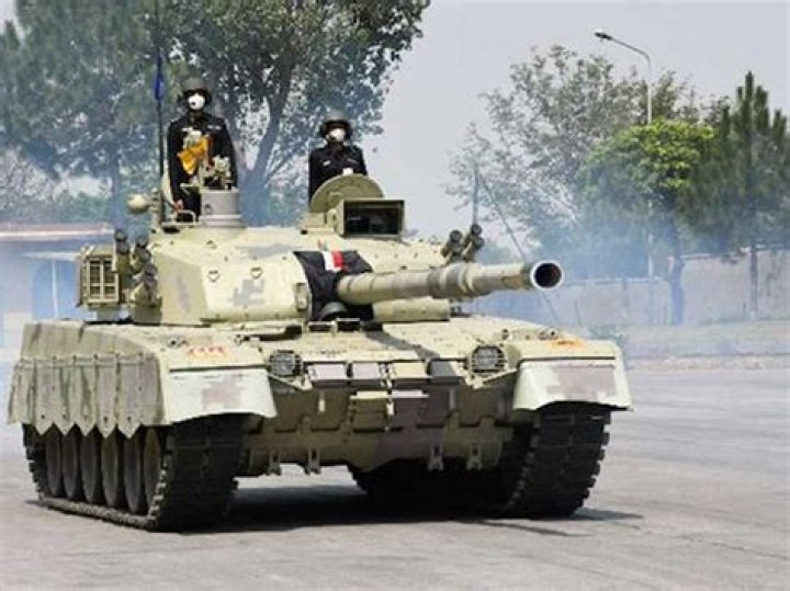 How many Al Khalid tanks Pakistan have?