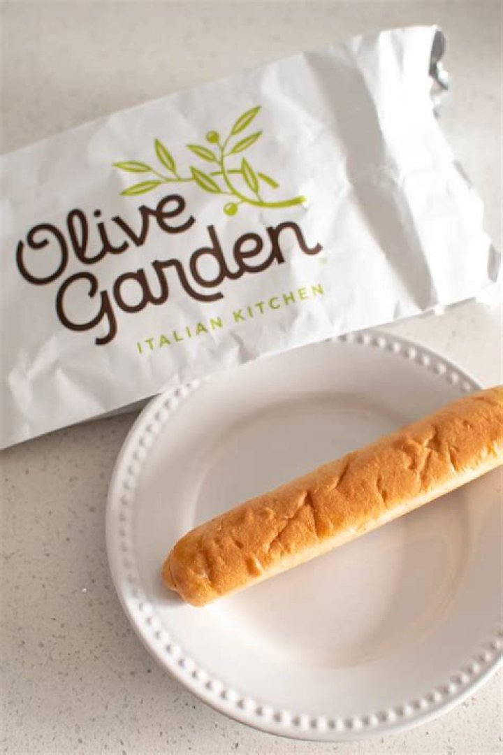 How many calories are in a Olive Garden breadstick?