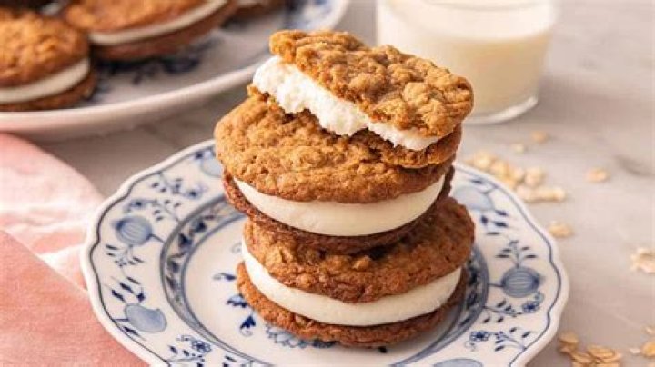 How many calories are in a Peggy Lawton cookie?