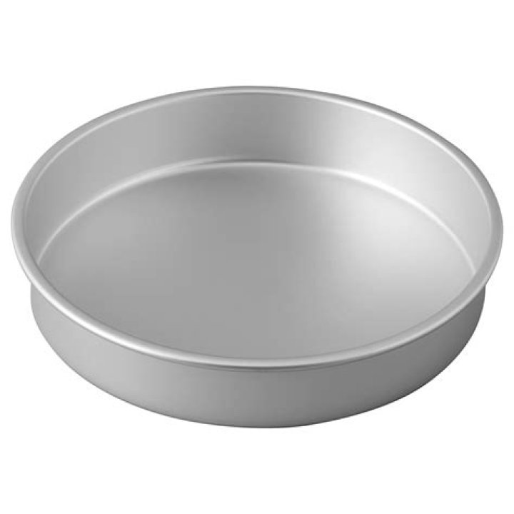 How many cups are in a 9-inch round cake pan?
