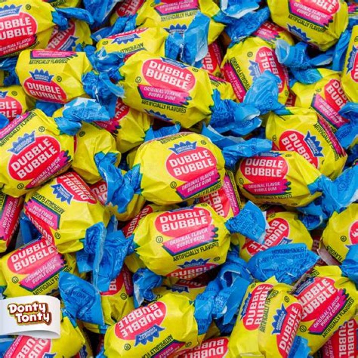 How many flavors of Dubble Bubble gum are there?
