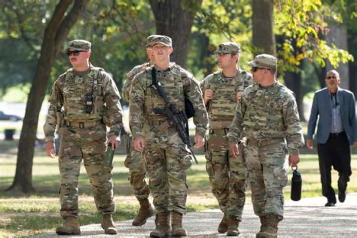 How many guardsmen fit in a chimera?