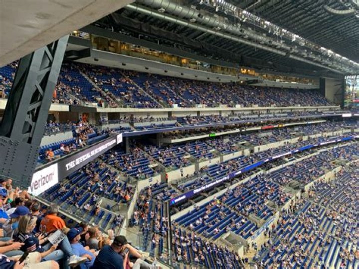 How much does it cost to park at Lucas Oil Stadium?