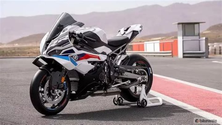How much horsepower does a 2016 BMW S1000RR have?