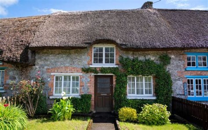 How old are thatched cottages