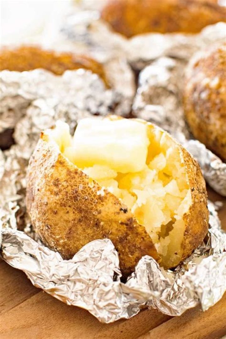 How to cook baked potatoes on the grill?