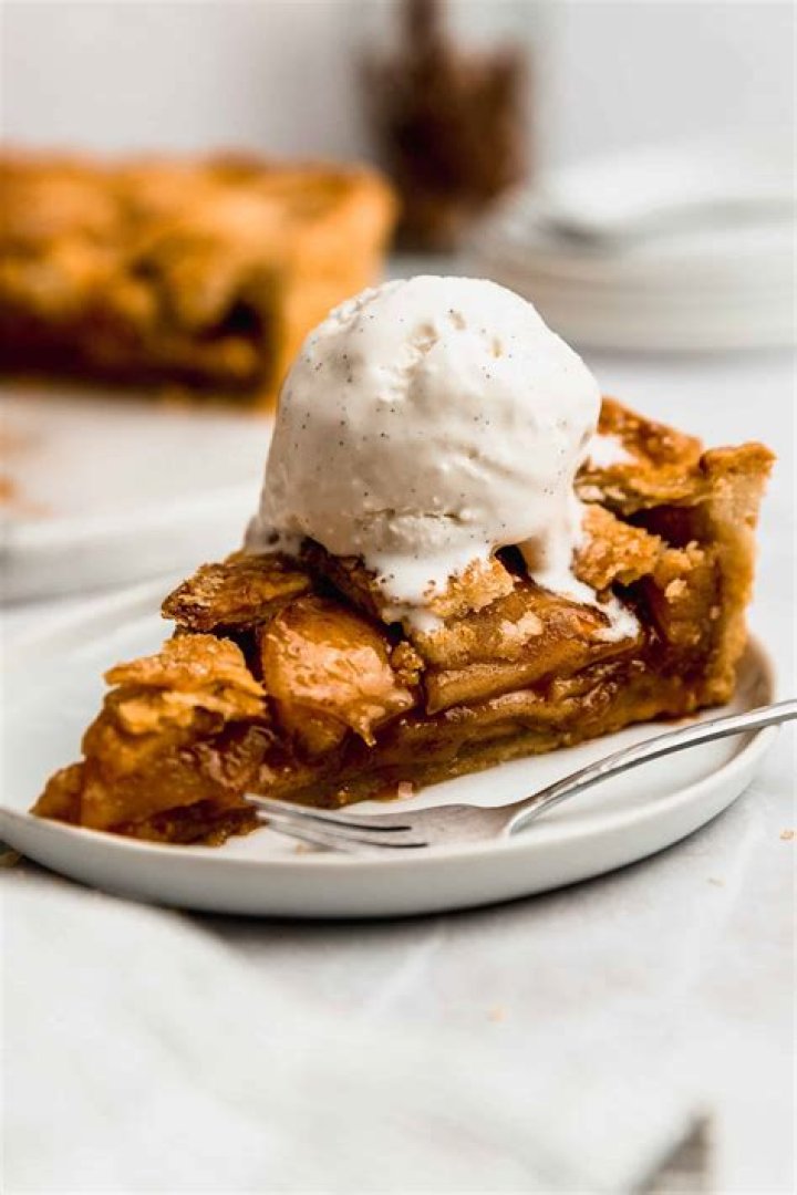 How to make apple pie with vanilla ice cream on top?